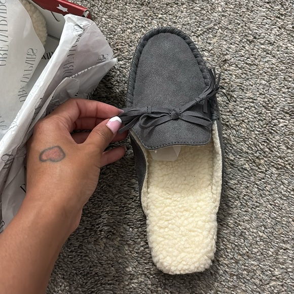 Grey slippers size 7 - Picture 7 of 7